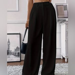 NWOT Black pleated wide legs pants - size 2